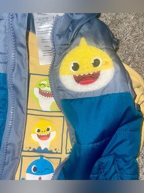 Pinkfong Baby Shark boys 2T shirt with vest blue yellow hooded